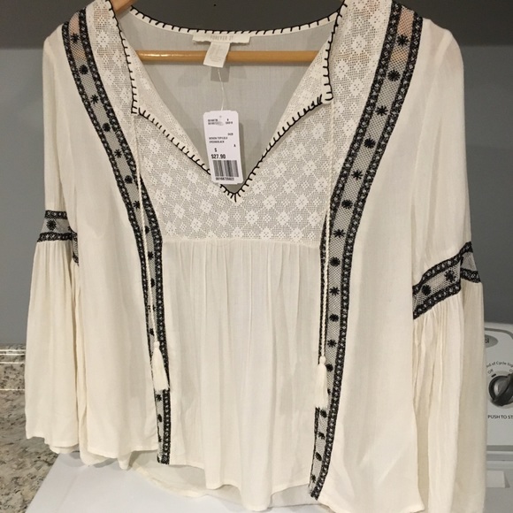 Forever 21 Tops - HP #4 & HP #29🎉Stunning. Forever 21 shirt NWT Sm